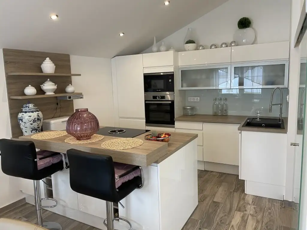 TOP-LIEGENSCHAFT MIT LUXUIÖSEM HAUS UND 2.568 m² GRUND - GRÜNRUHELAGE!