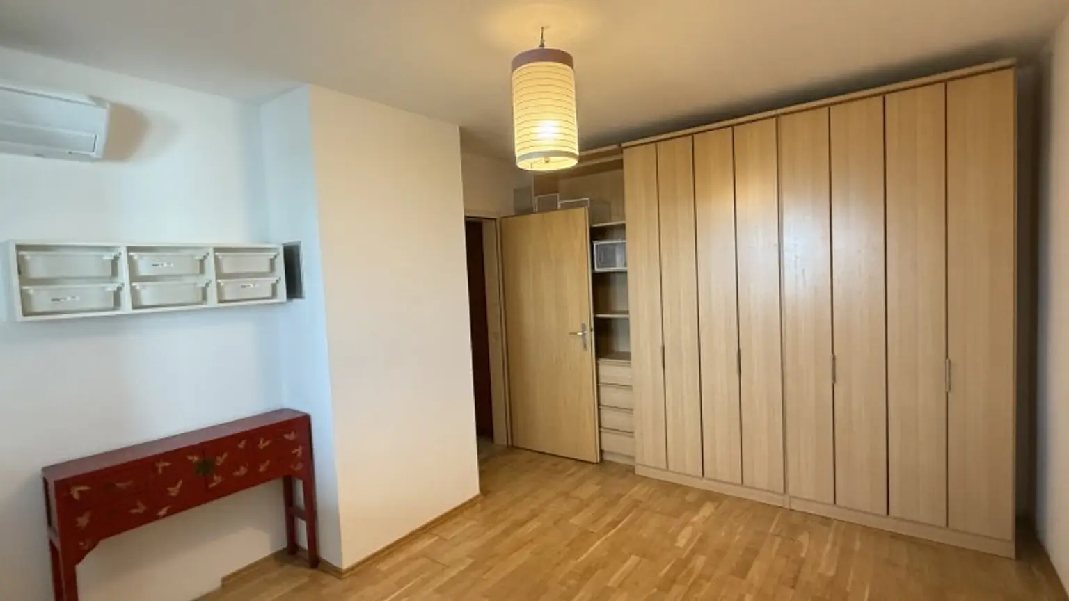 Teilmöblierte 3 Zimmer mit Klima und verglaster Loggia ***** spektakulärer Weitblick + optionaler Garagenstellplatz *****