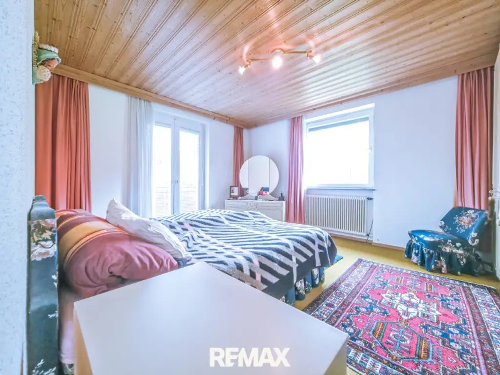 Großzügiges Einfamilienhaus mit vielseitigen Nutzungsmöglichkeiten in sonniger Lage von Oberperfuss!