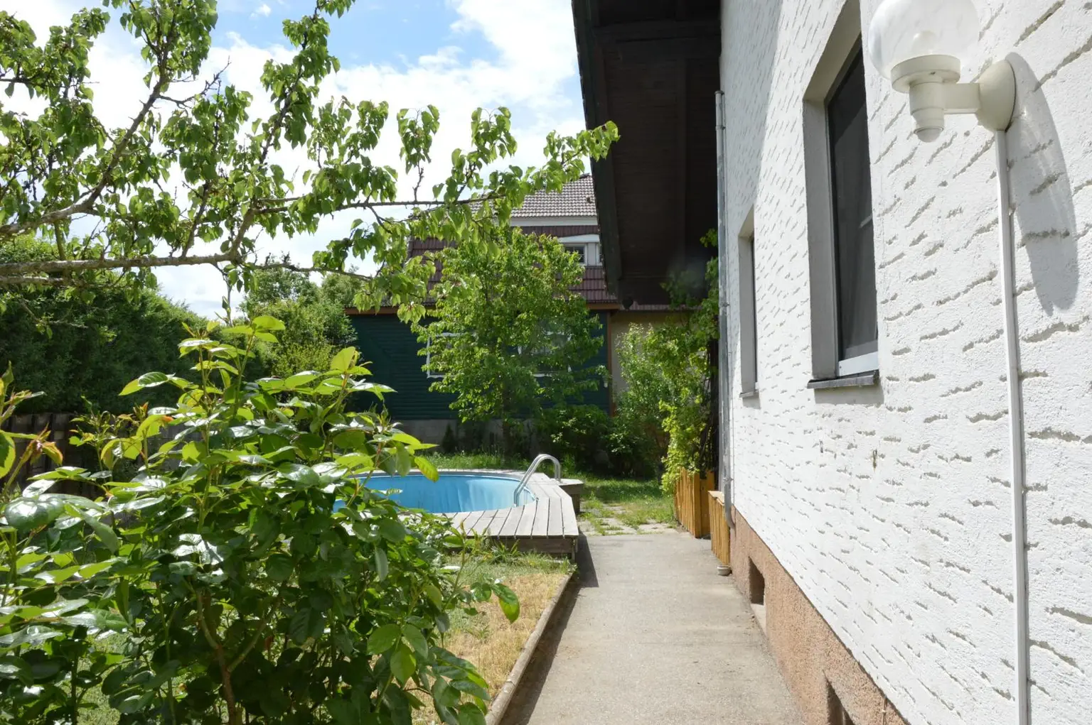 Weg ums Haus  4063