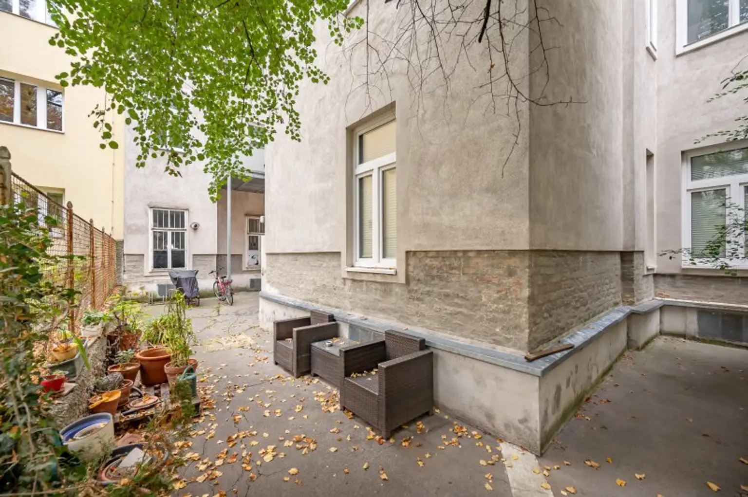 ++RG71++ Altbaujuwel zum Sanieren – 2,5-Zimmer Wohnung mit guter Raumaufteilung