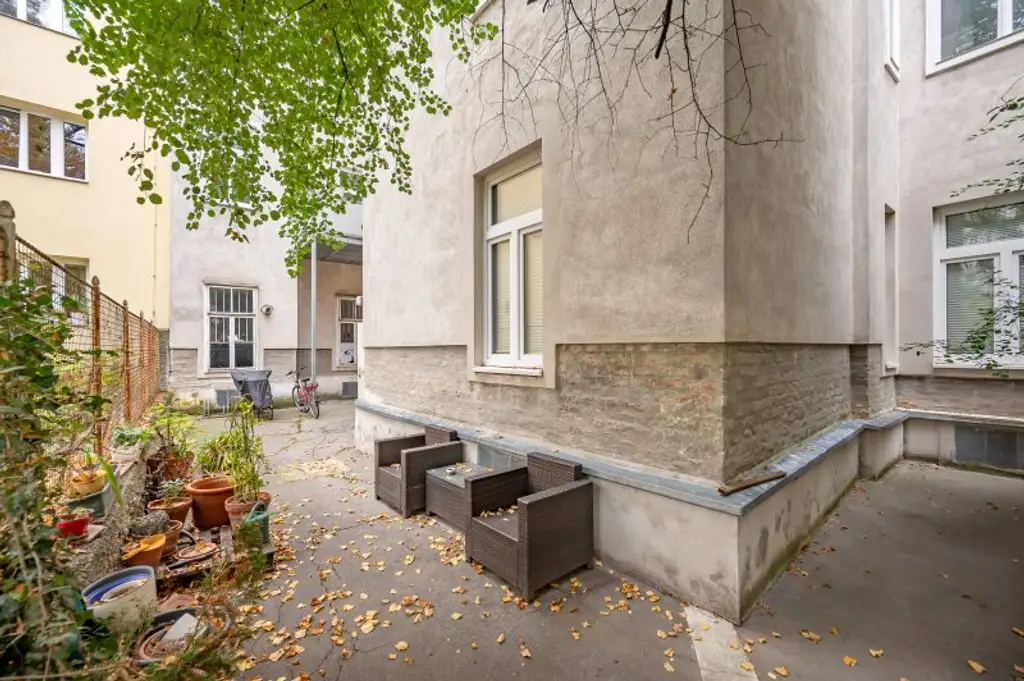 ++RG71++ Altbaujuwel zum Sanieren – 2,5-Zimmer Wohnung mit guter Raumaufteilung