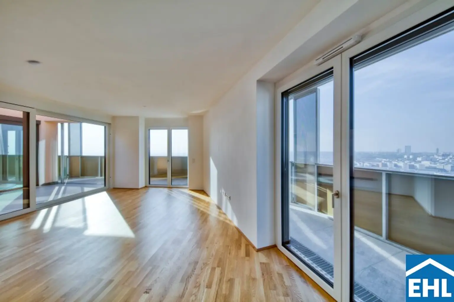 Skyline-Feeling im 34. Stock des Q-Tower mit Südwest-Ausrichtung