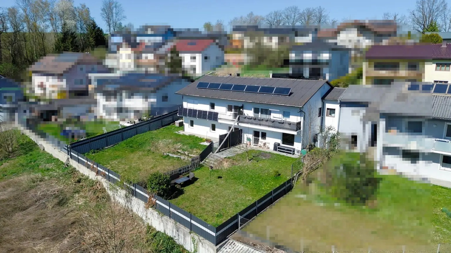 Mehrparteienhaus mit zwei Wohneinheiten