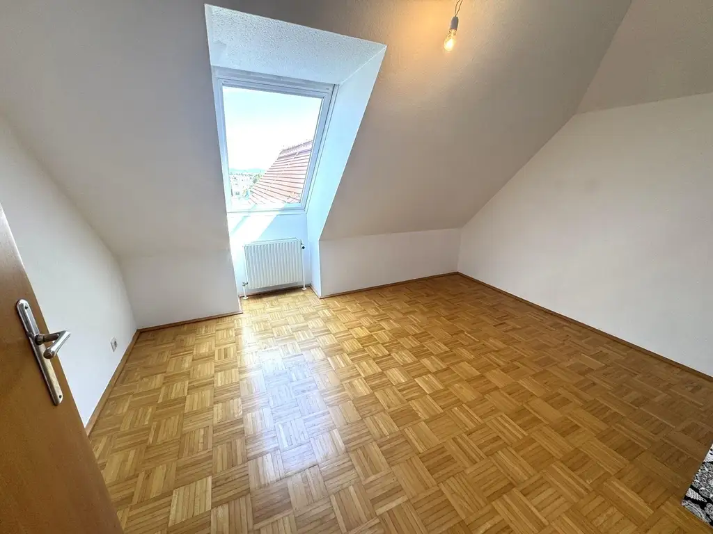 Tolle, offene 4 1/2 Zimmer Familien-Maisonette - 2 Garagenplätze bei der Fußgängerzone Mödling!
