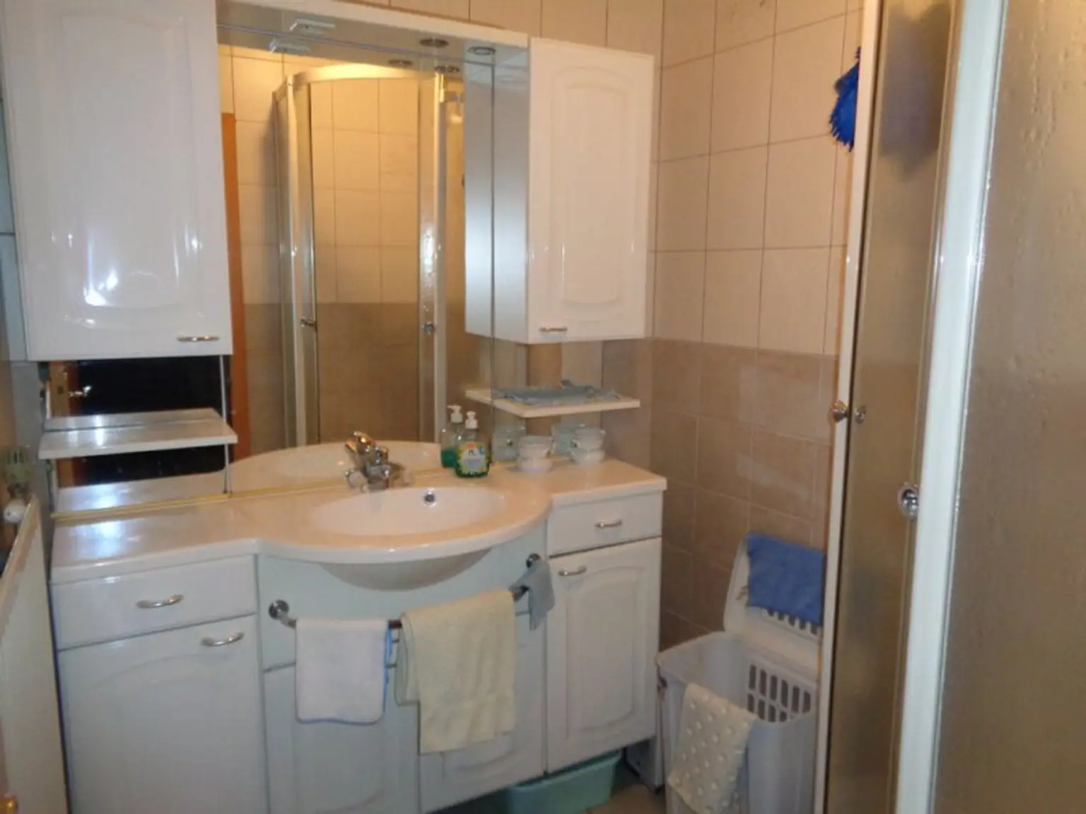 Jedenspeigen: S- Bahn: kleiner, bezugsfertiger Wohnhit mit Innenhof,ohne Garten