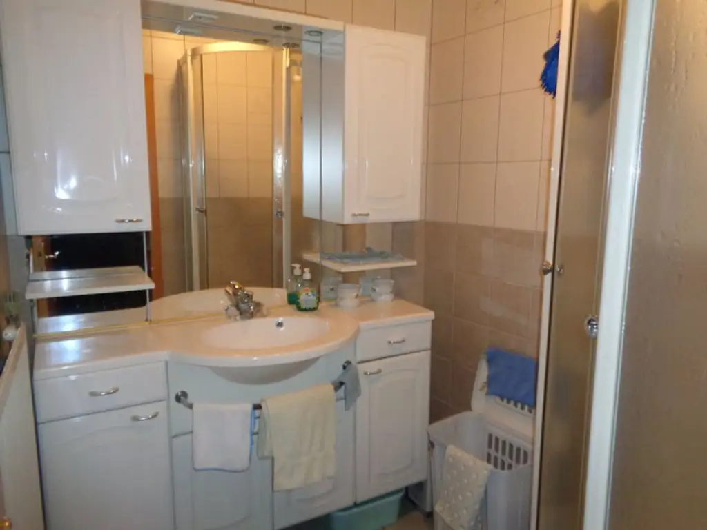 Jedenspeigen: S- Bahn: kleiner, bezugsfertiger Wohnhit mit Innenhof,ohne Garten