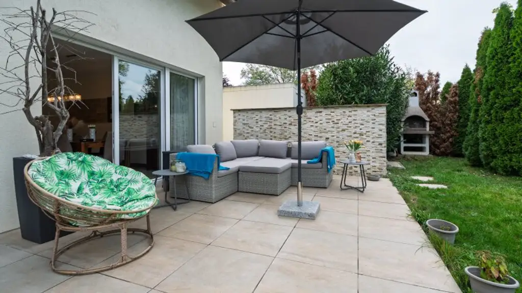 ! "take your bags and move in" ! 4,5 Zimmer, Terrasse, Garage & Pool! Grünruhelage!