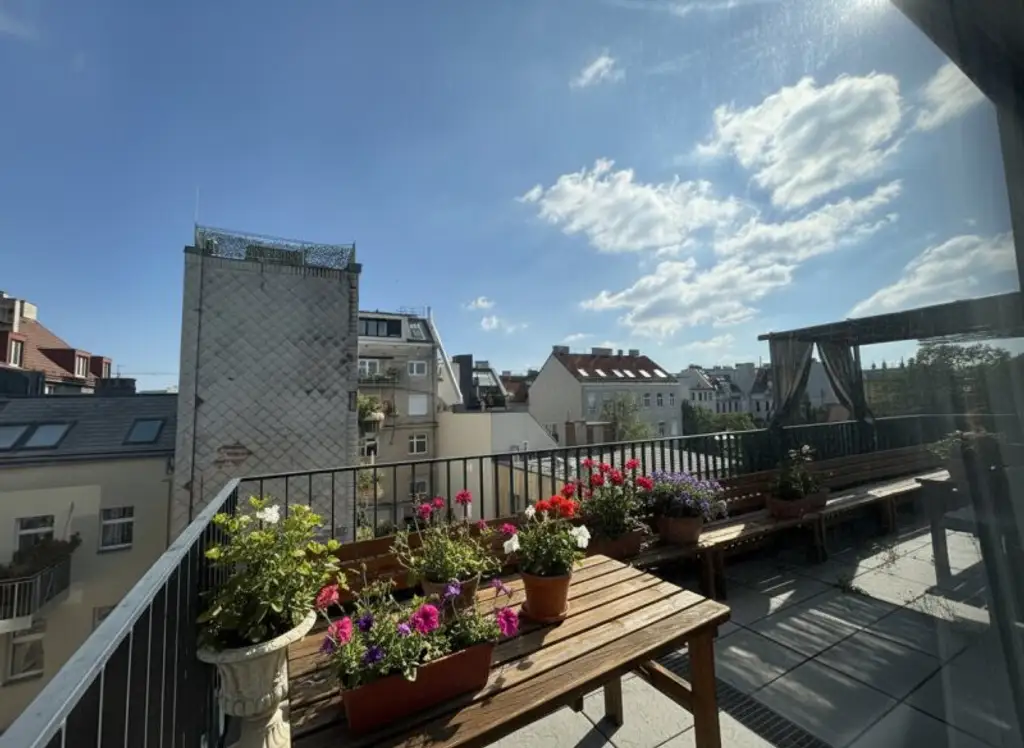 Exklusive Dachgeschoss-Wohnung: 4 Zimmer & 3 Terrassen (Heizkosten inkl.)