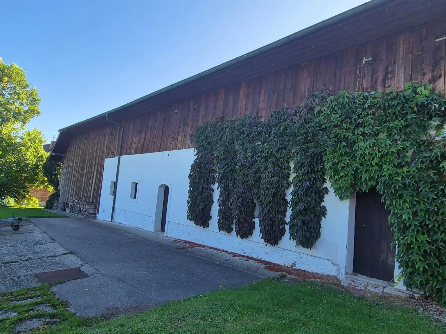 Wunderschöner Dreikanthof in Ruhelage mit Reithalle