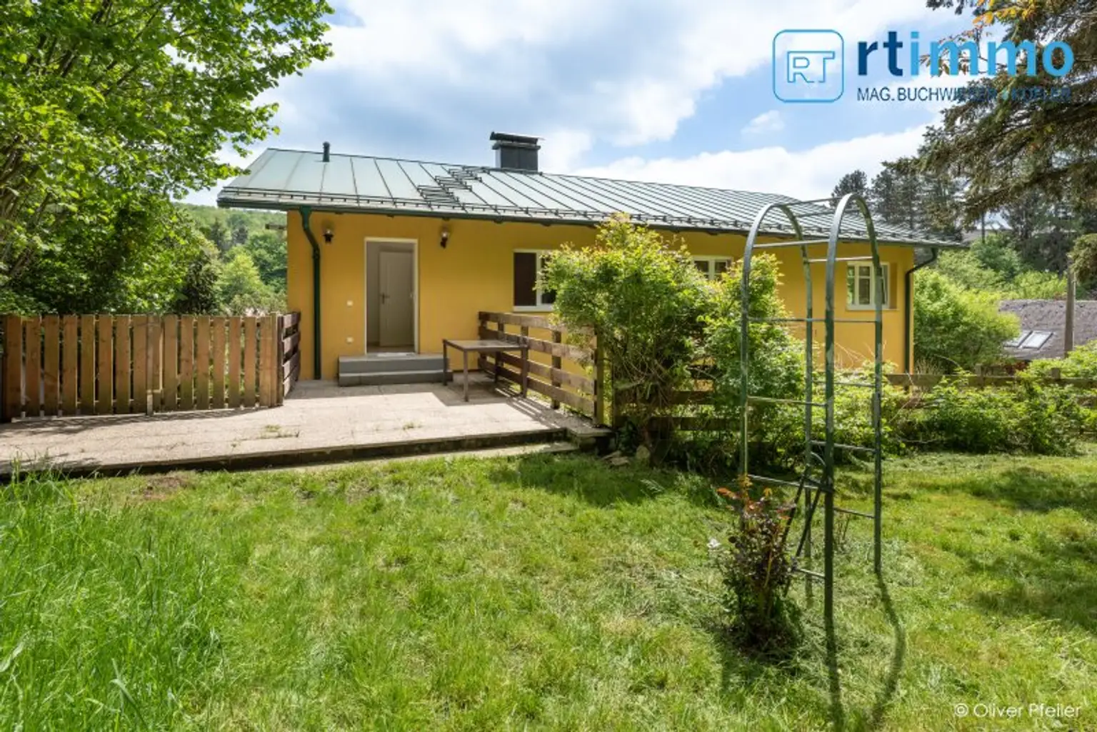 HELLE UND GROSSZÜGIGE 4 ZIMMERWOHNUNG IN IDYLLISCHER LAGE  MIT GARTEN UND GARAGENPLATZ- PROVISIONSFREI