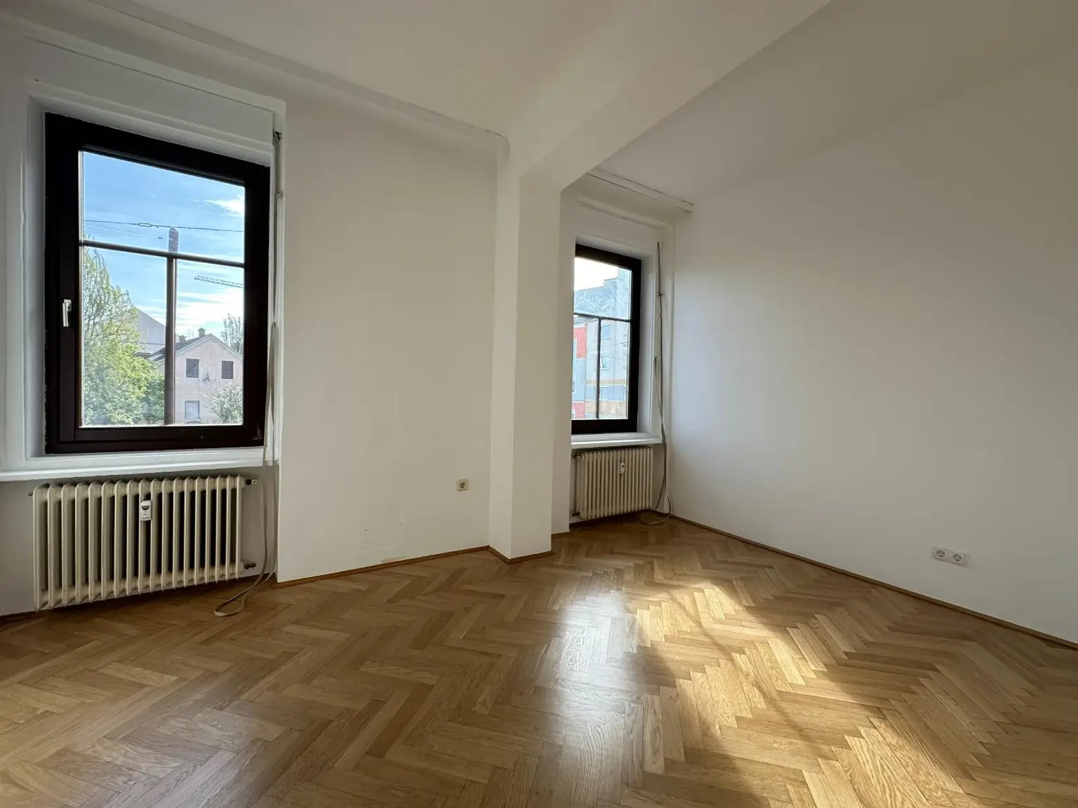 Altbauwohnung mit 4 Zimmer und Balkon