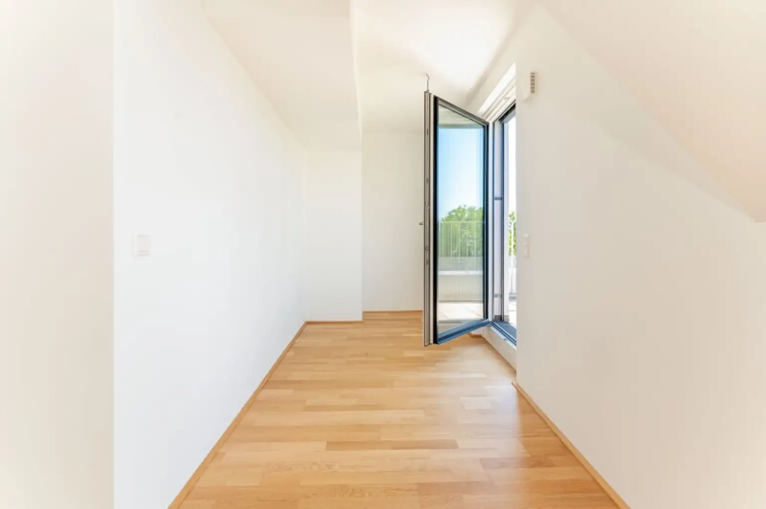 Erstbezug ab Oktober! Grandiose 4-Zimmer-Terrassenwohnung inkl. Parkplatz in Hietzing zu vermieten!
