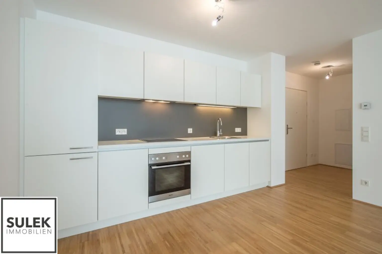 Gut aufgeteilte 2-Zimmer Neubauwohnung mit Loggia // nähe U4 & U6 // ab November verfügbar!