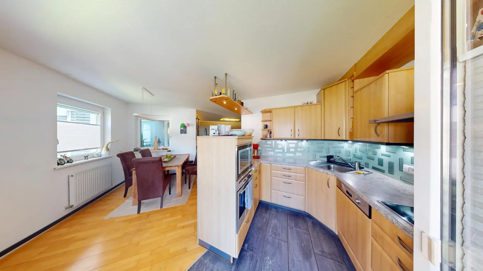 Platz für Leben und Leichtigkeit – Moderne 4-Zimmer Wohnung mit Südterrasse und Wintergarten!