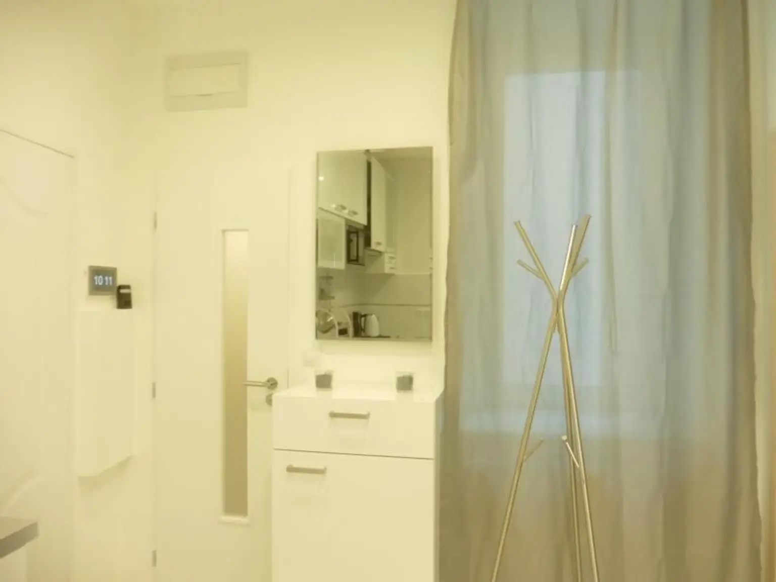 MITTEN IM DRITTEN: Möbliertes, vollausgestattetes Apartment!!! Klimaanlage!!!