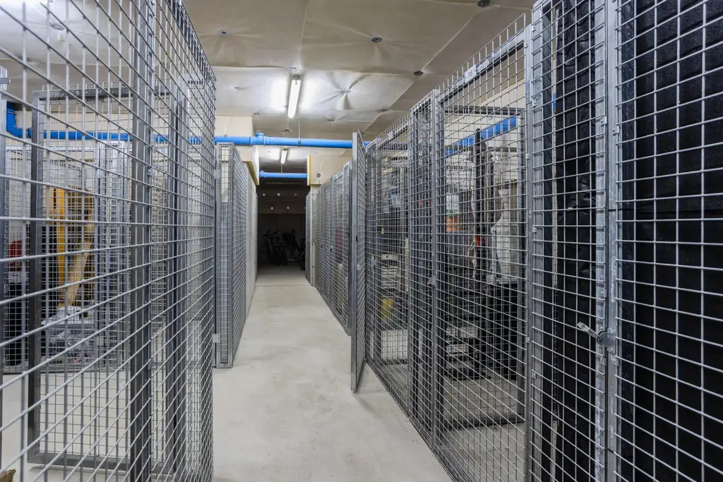 "Helles Dachgeschoss, Garage, Klima nähe U1"