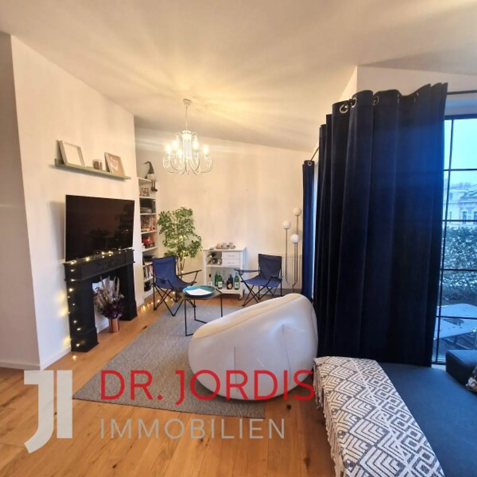 Maisonette- Dachgeschosswohnung mit Terrasse und Fernblick bis Schönbrunn, möbliert