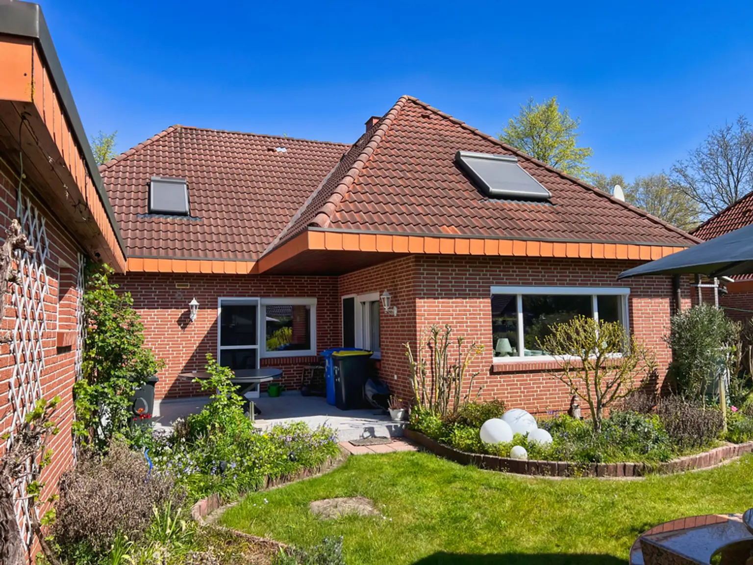 TOP-gepflegt & laufend renoviert! Bungalow mit schöner Gartenanlage!