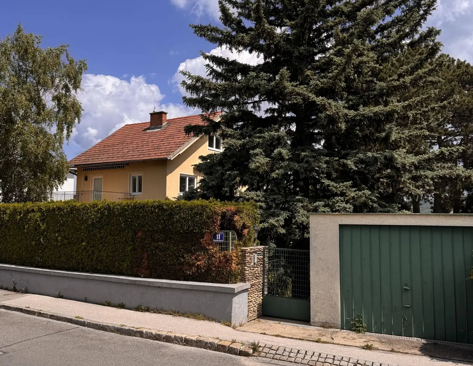 Lichtdurchflutetes Haus mit großem Garten zur Miete in bester Lage von Klosterneuburg