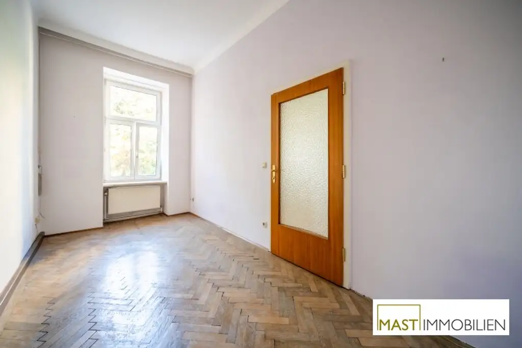 *NEU* Sanierungsbedürftige 4-Zimmer Wohnung mit Kirchenblick