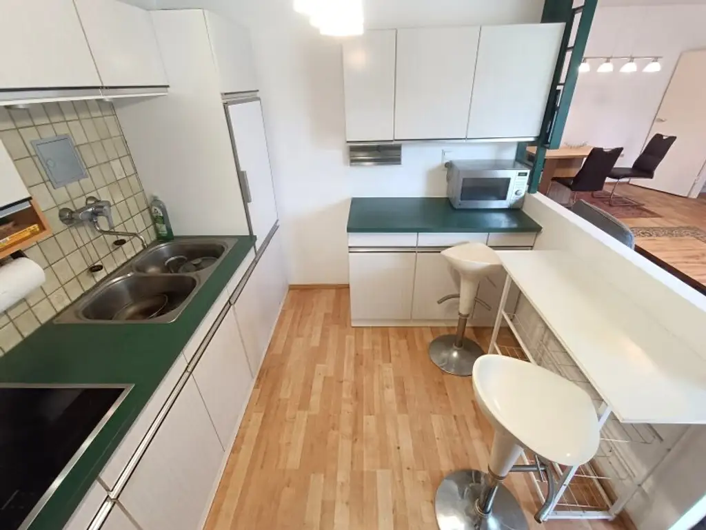 Charmante 2-Zimmer Wohnung mit Loggia im 23. Bezirk! Ideal für Pärchen!