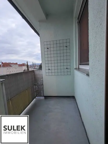 Breitenfurterstraße 222: perfekt aufgeteilte Wohnung im 3. Stock OHNE Lift (mit Balkon und Weitblick)