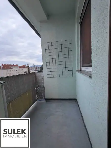 Breitenfurterstraße 222: perfekt aufgeteilte Wohnung im 3. Stock OHNE Lift (mit Balkon und Weitblick)