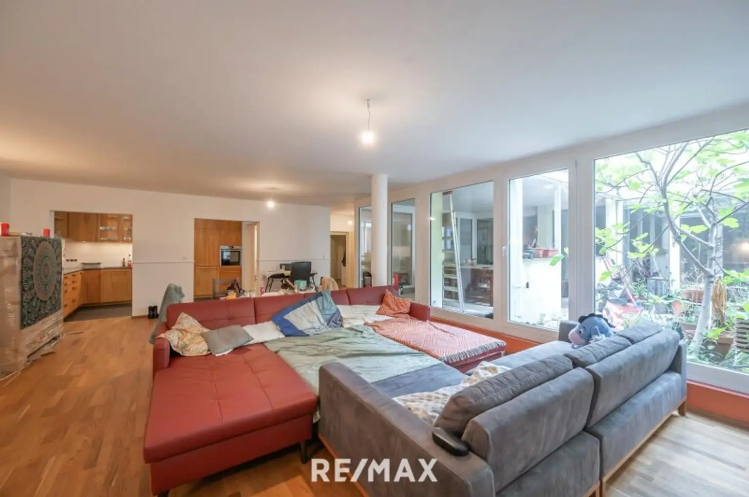 Traumhafte 6 - Zimmer - Wohnung / Büro mit grünem Innenhof in ruhiger sensationeller Lage in Hernals