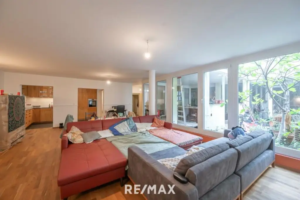 Traumhafte 6 - Zimmer - Wohnung / Büro mit grünem Innenhof in ruhiger sensationeller Lage in Hernals