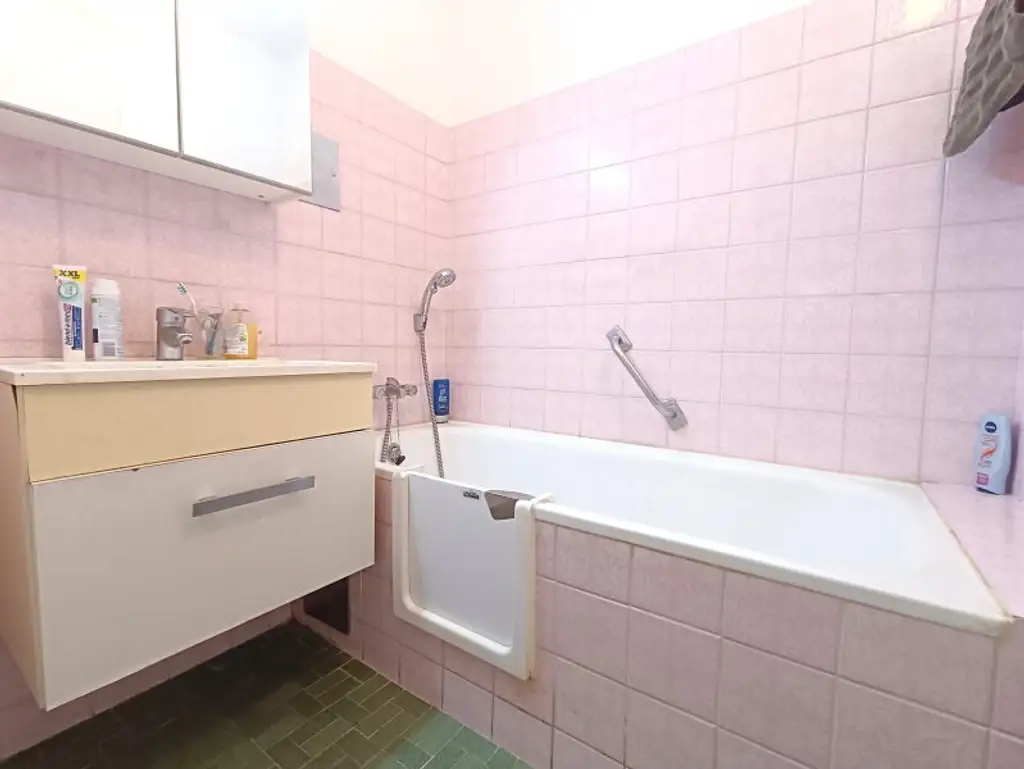 Charmante 2-Zimmer Wohnung mit Loggia im 23. Bezirk! Ideal für Pärchen!