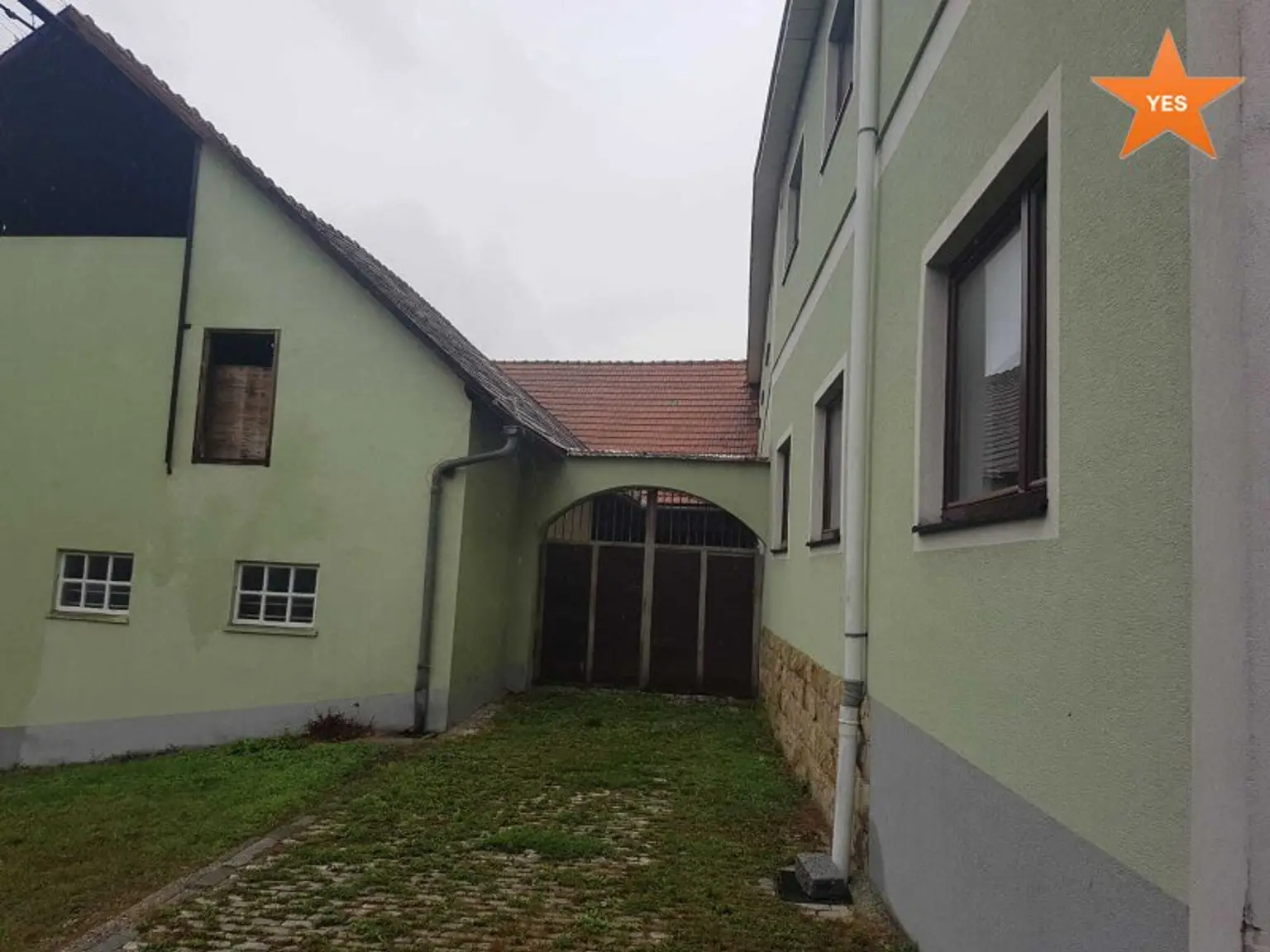 Provisionsfreier Kauf! Mehrfamilienhaus mit Gewerbeflächen - Rendite zwischen 6-7  % erzielbar