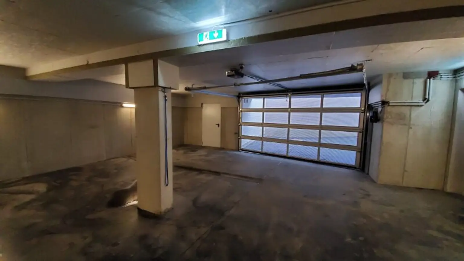 Zinshaus mit 5 Wohneinheiten, 5 KFZ Garagenplätze, Balkone, Garten (vermietet)