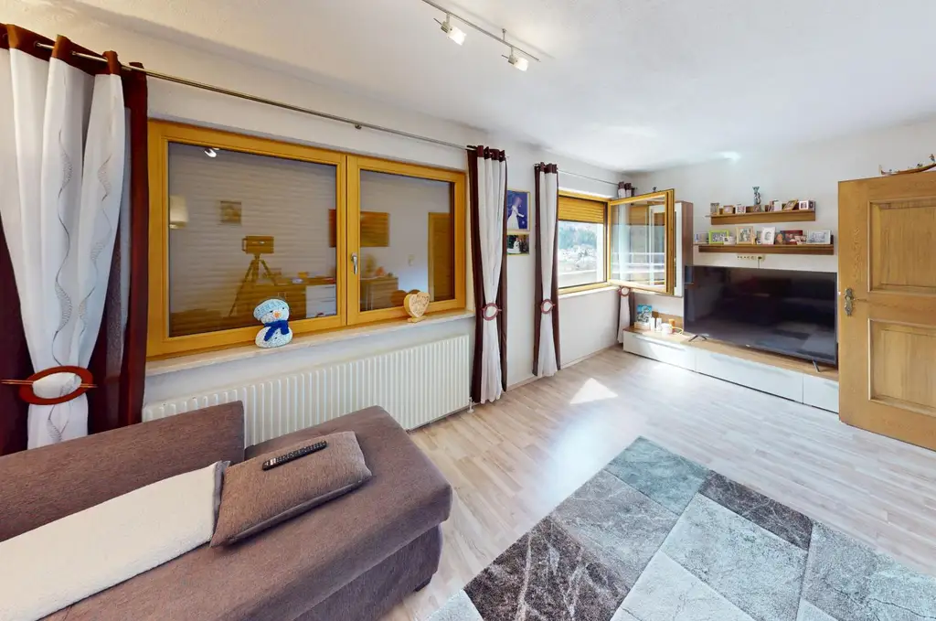 Heimeliges Einfamilienhaus – Wohnen mit Charme und Ausblick!