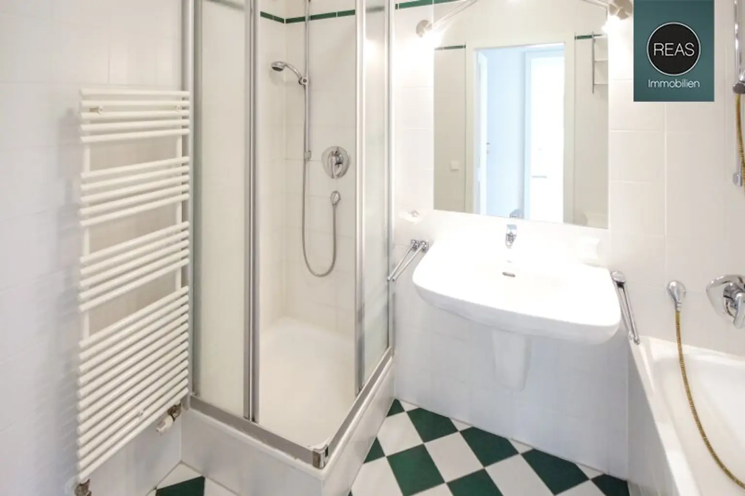 Traumwohnung mit Balkon, Terrasse und Garage in exklusiver Gartenanlage bei der Hohen Warte!