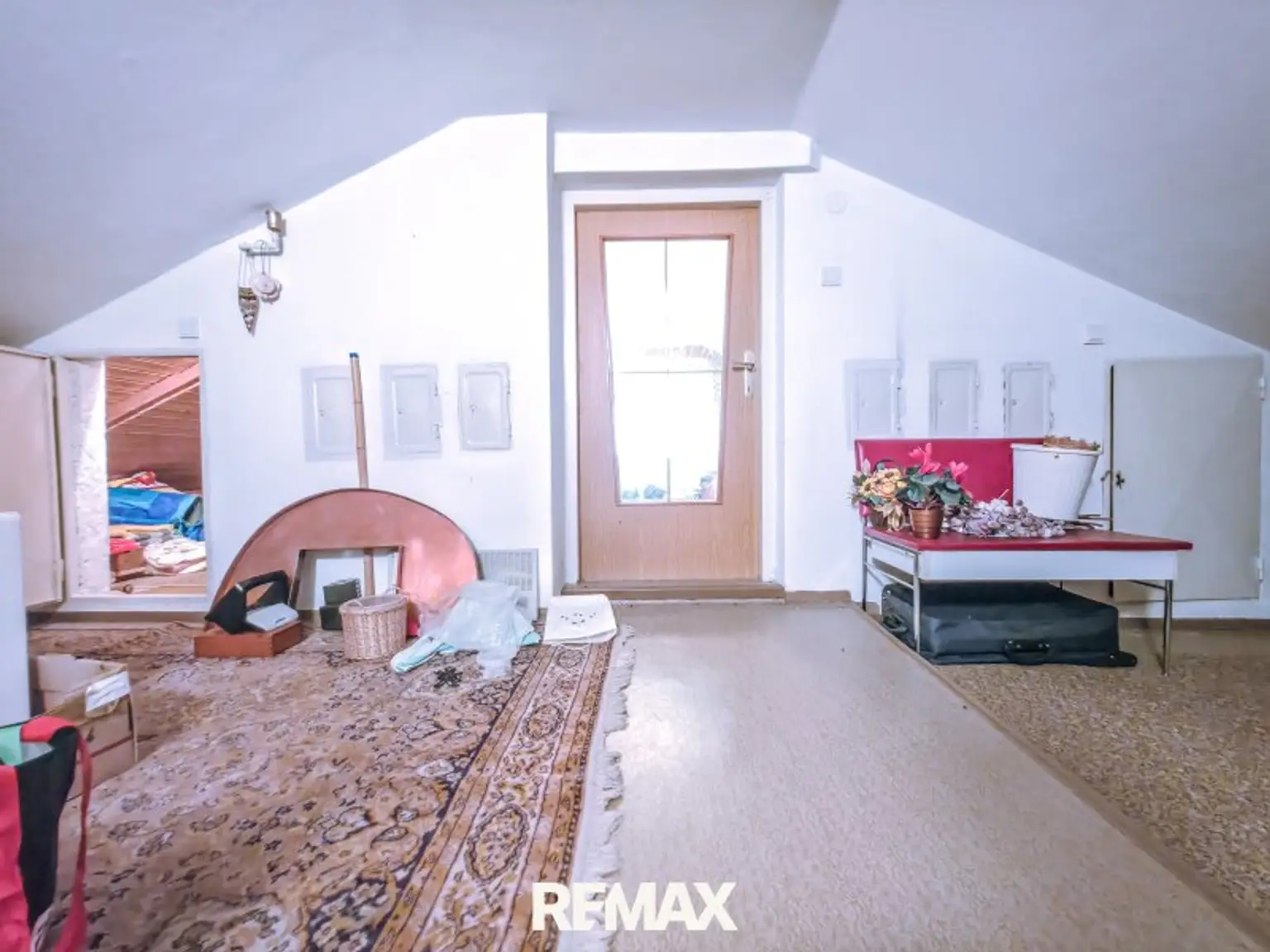 Großzügiges Einfamilienhaus mit vielseitigen Nutzungsmöglichkeiten in sonniger Lage von Oberperfuss!