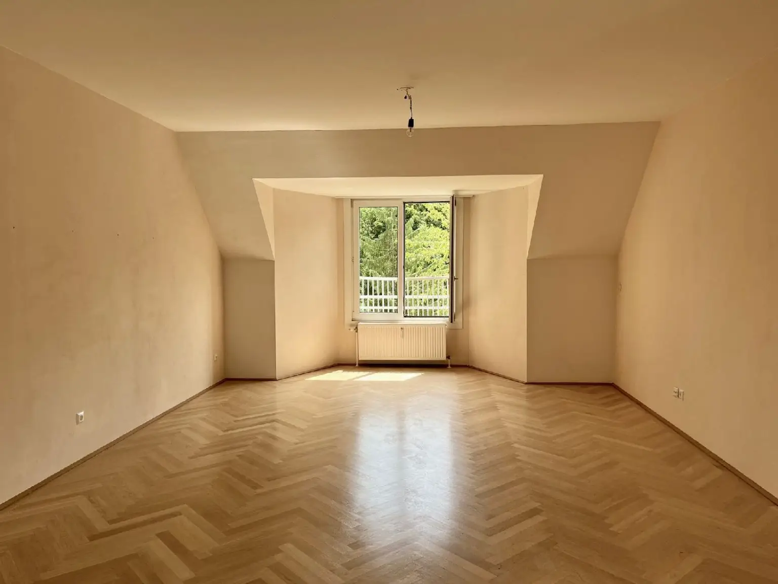 4 Zimmer Dachgeschoß mit Loggia und Grünblick