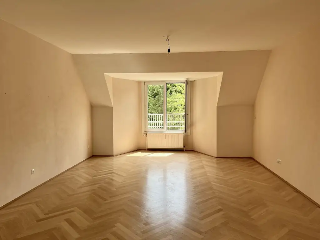 4 Zimmer Dachgeschoß mit Loggia und Grünblick