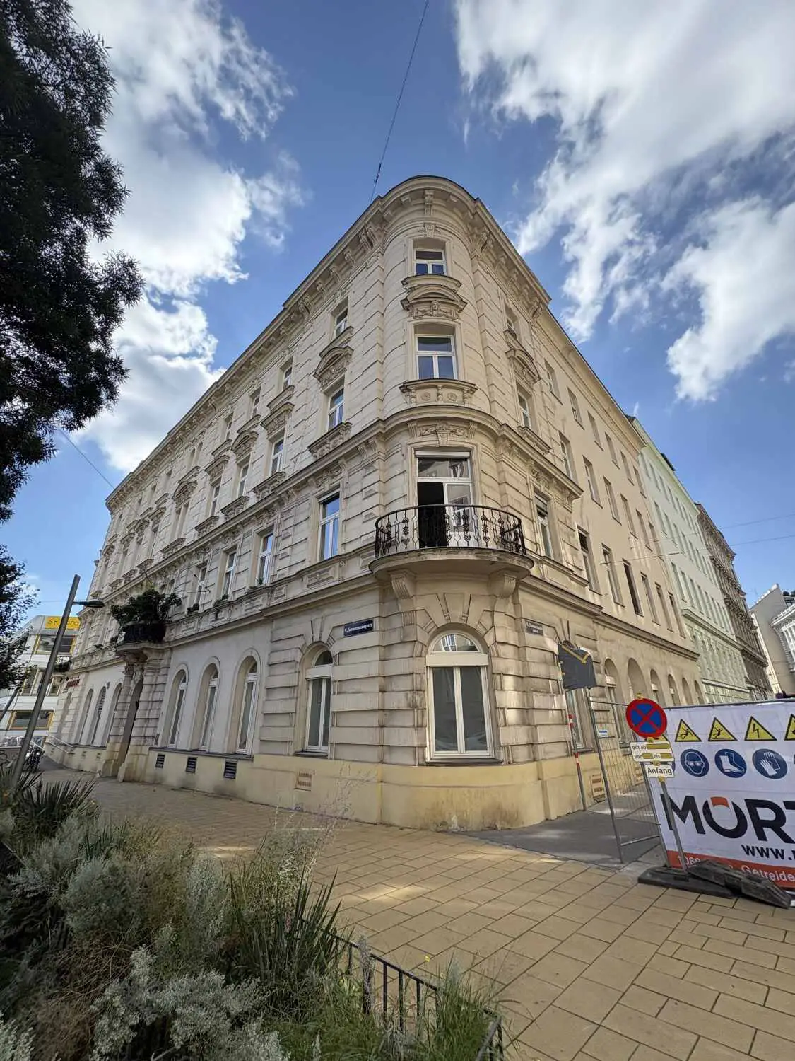 Nähe AKH Wien - 
Unbefristet vermietete 5-Zimmer-Wohnung