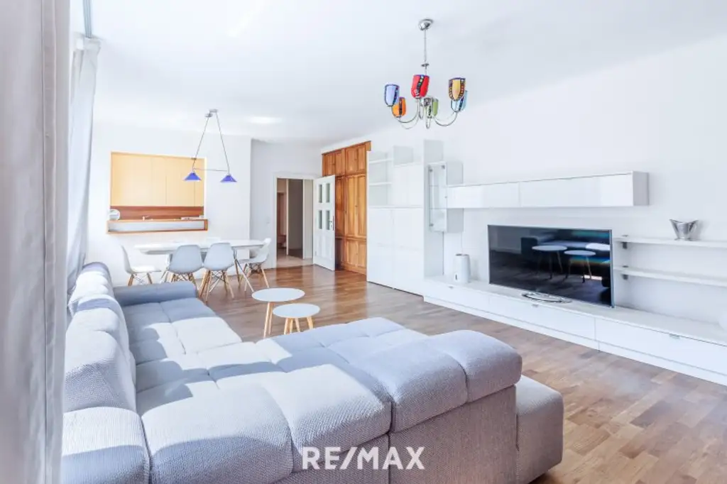 Lichtdurchflutete 2-Zimmer Wohnung im historischen Herzen Wiens