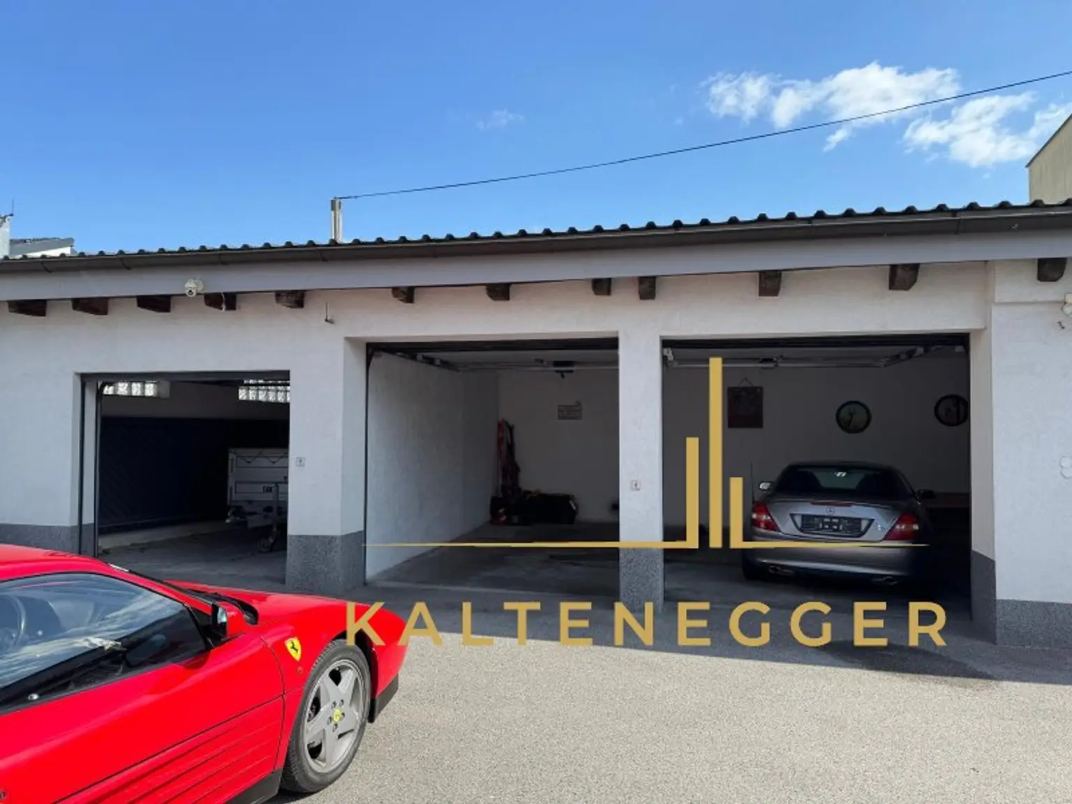 Sonnenbeschienenes Grundstück mit Blick auf die Hohe Wand - ein ländliches Mehrfamilienhaus und ein Einfamilienhaus