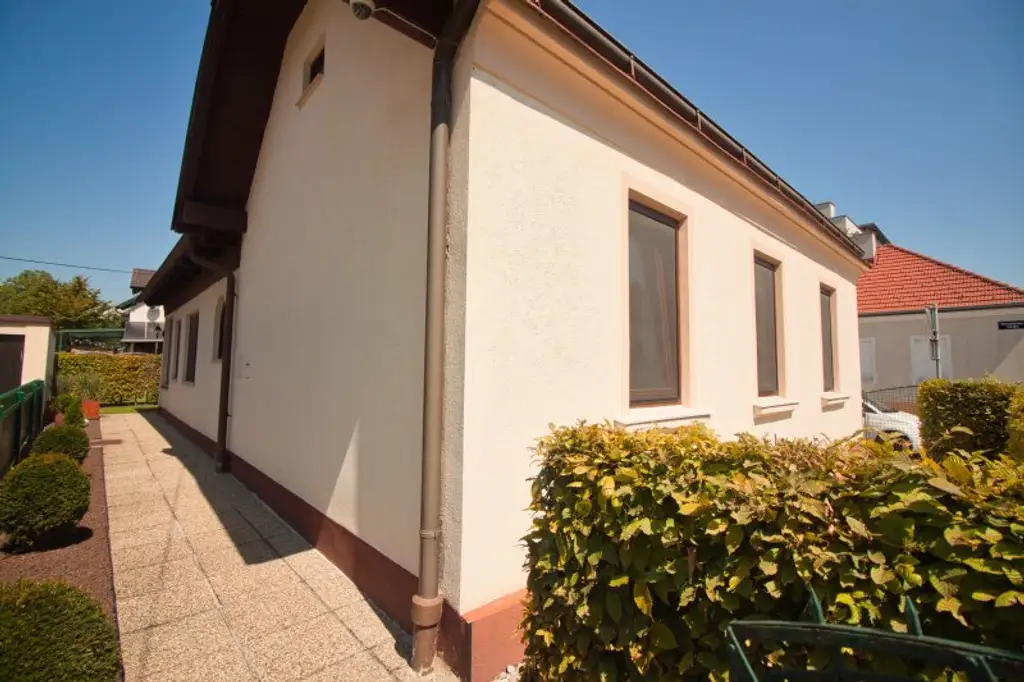 Gepflegtes, charmantes Haus im schönen Fischamend | ca. 122 m² Wohnfläche auf einer Ebene | 5 Zimmer | Garten & Garage