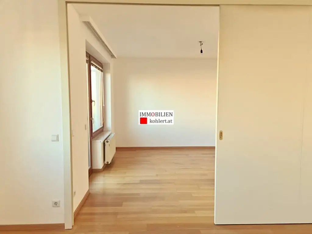 GEMÜTLICHE 2-ZIMMERWOHNUNG MIT LOGGIA, ALLE NEBENRÄUME, GARAGENSTELLPLATZ IM EIGENTUM