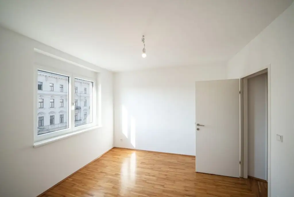 2-Zimmer-Wohnung mit Loggia auf der Mariahilfer Straße - bei U3/U6 Station Westbahnhof