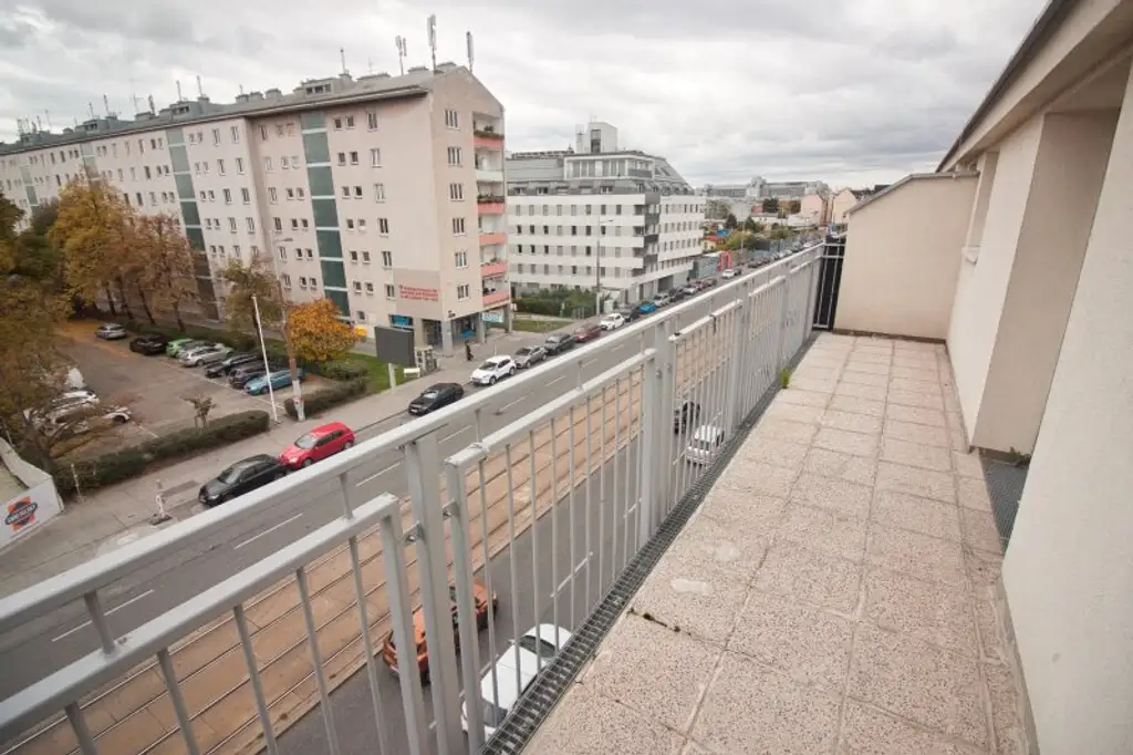 Toll geschnittene, helle 2-Zimmer-Wohnung mit viel Potential | riesige Terrasse | separierte Küche