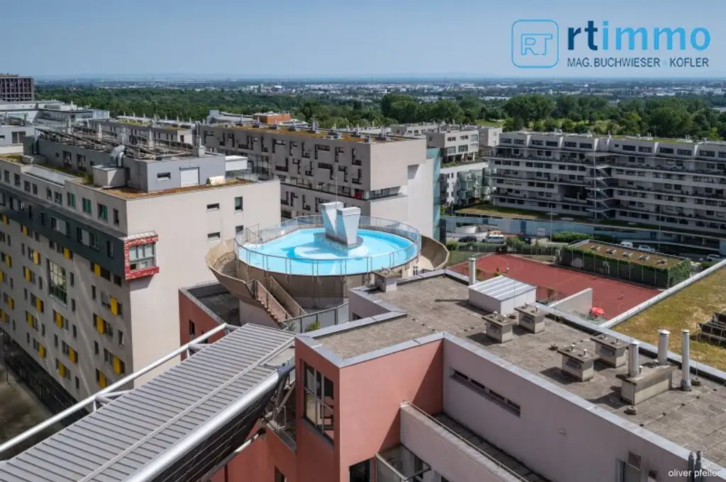 Himmelblau überall, 104m² mit über 23m² Freifläche auf 3,5 Zimmern. Atemberaubender Ausblick soweit das Auge reicht!