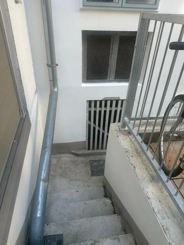 Anlageobjekt: Einzimmerwohnung mit zusätzlichem Souterrain in zentraler Lage