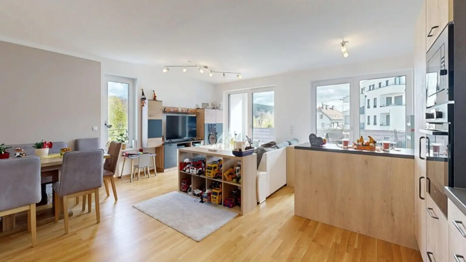 Moderne 3-Zimmer-Eigentumswohnung mit 2 Loggien & Lift! 90 m² Wohnfläche inkl. Küche & KFZ Stellplatz!