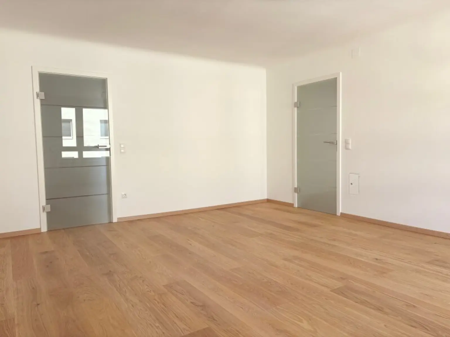 EIN TRÄUMCHEN! FRISCH SANIERT, HELL UND RUHIG MIT LOGGIA IM SCHÖNEN GERSTHOF