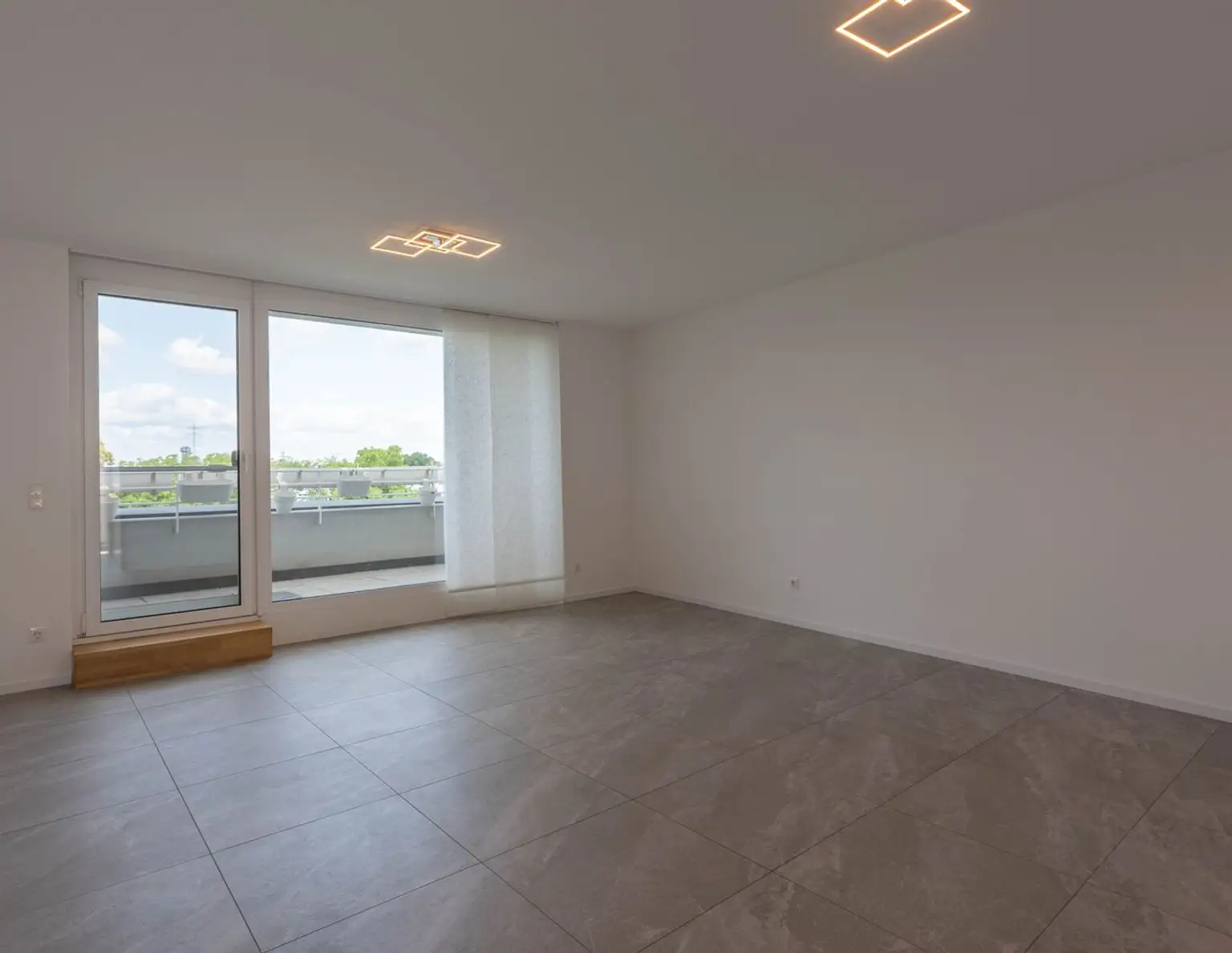 An der Wiener Stadtgrenze - Moderne Maisonettewohnung mit Eigengarten Richtung Schwechat